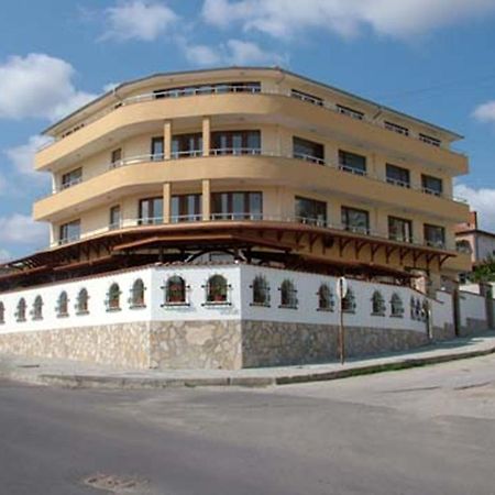 Family Hotel St. Constantine And Helena Ivajlovgrad Kültér fotó