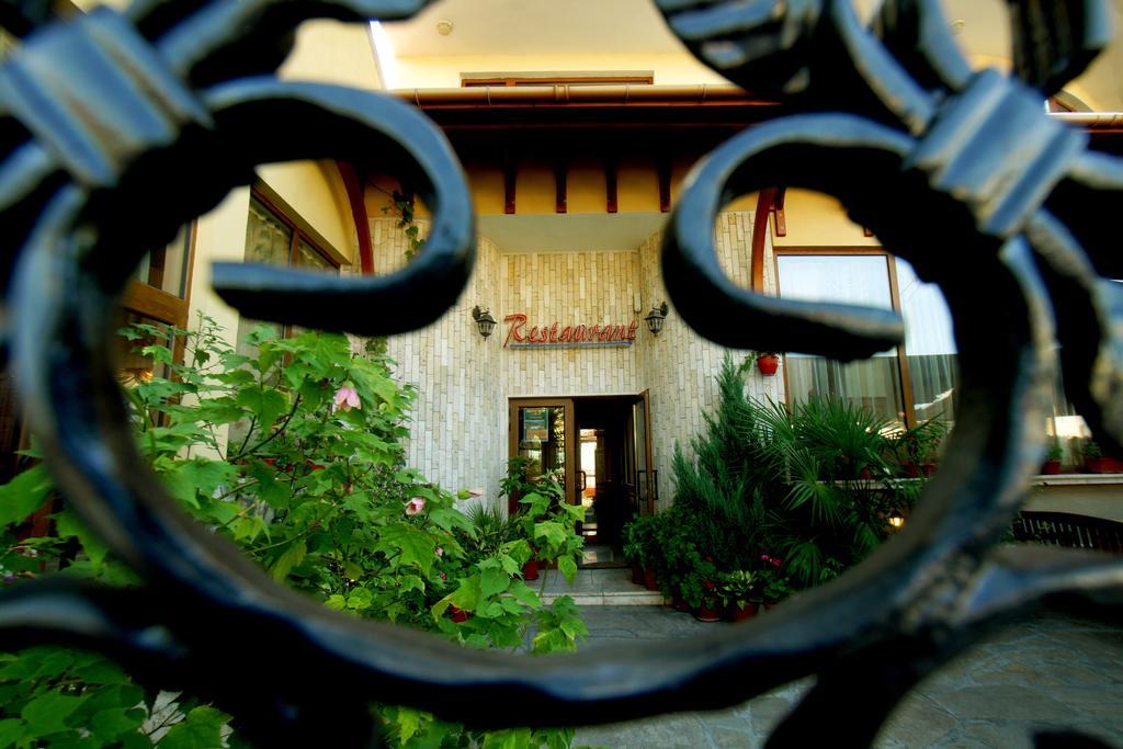 Family Hotel St. Constantine And Helena Ivajlovgrad Kültér fotó